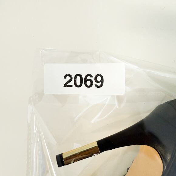 Neiman Marcus Leather T-Strap Sandals Heel Black Open Toe - Size 7.5 - Picture 10 of 10